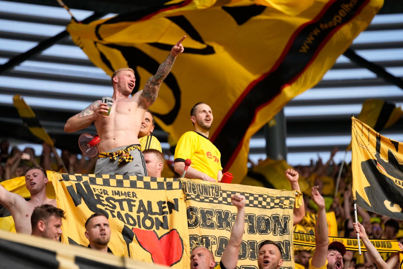 Không thể thắng trận quyết định, Dortmund mất ngôi vô địch về tay Bayern ảnh 2 Không thể thắng trận quyết định, Dortmund mất ngôi vô địch về tay Bayern ảnh 2