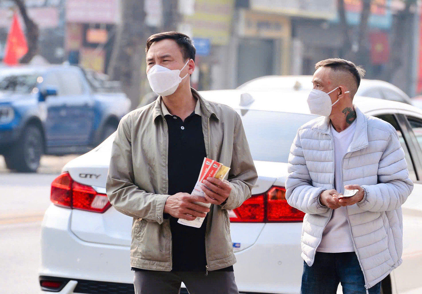 5 tiếng trước giờ thi đấu, dân phe vé vẫn đang tích cực tìm khách. 5 tiếng trước giờ thi đấu, dân phe vé vẫn đang tích cực tìm khách.