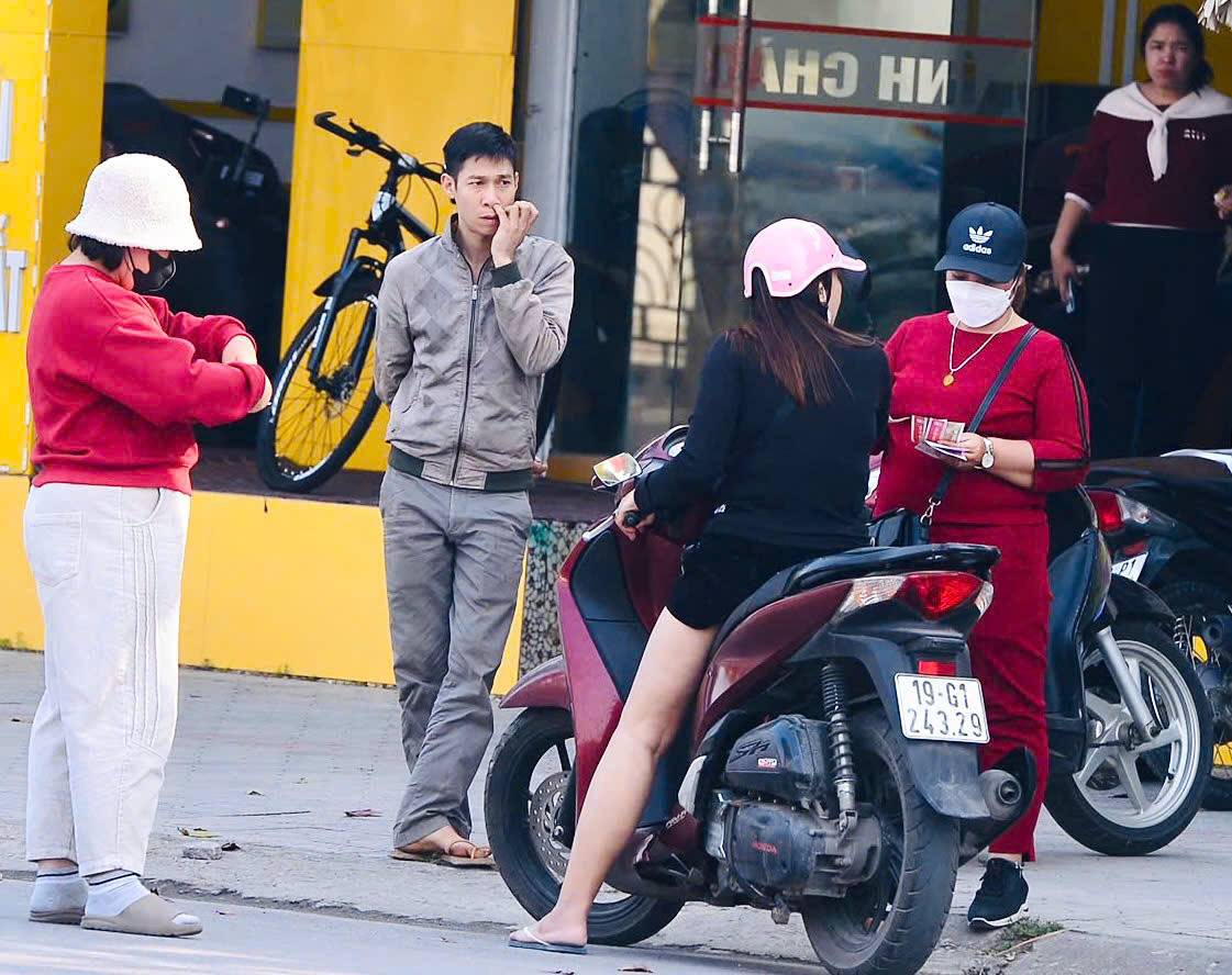 Nhiều cuộc trao đổi, ngã giá không đi đến kết quả. Nhiều cuộc trao đổi, ngã giá không đi đến kết quả.