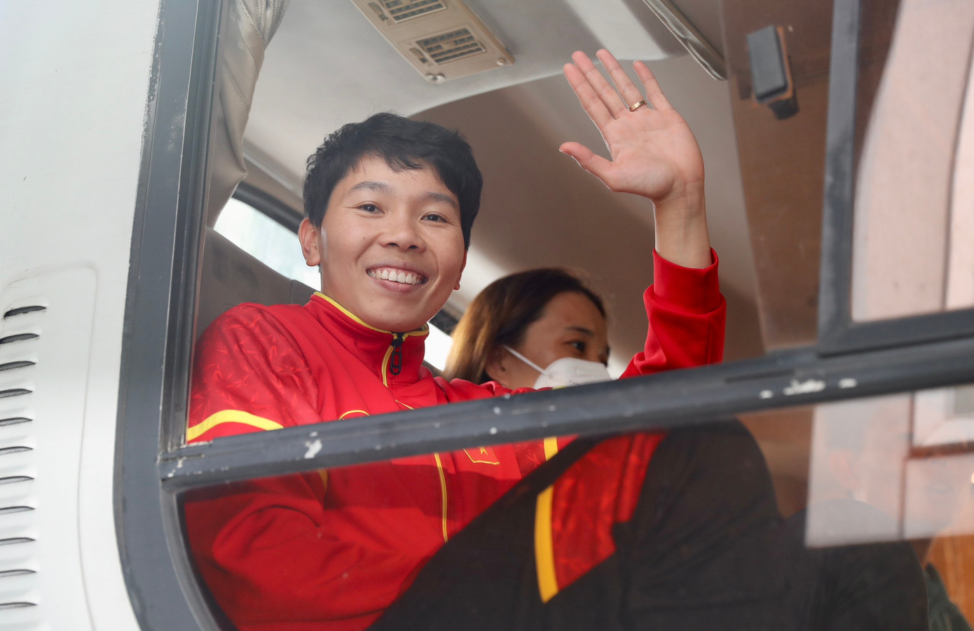 Mừng về nhà, các cô gái kim cương! ảnh 45