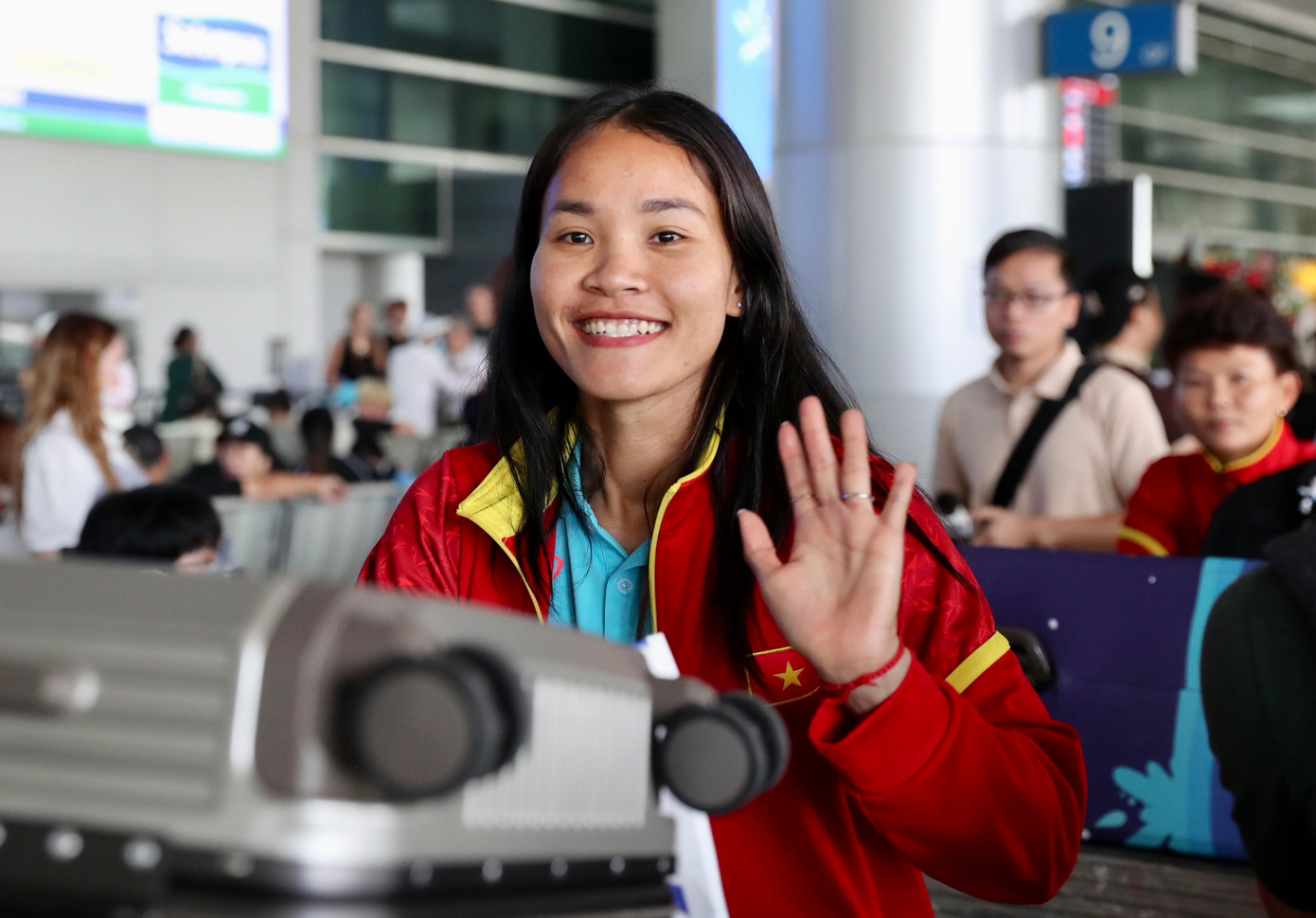 Mừng về nhà, các cô gái kim cương! ảnh 39