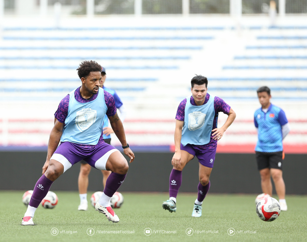 Nguyễn Xuân Son đang hòa nhập rất tốt trong màu áo đội tuyển. Nguyễn Xuân Son đang hòa nhập rất tốt trong màu áo đội tuyển.