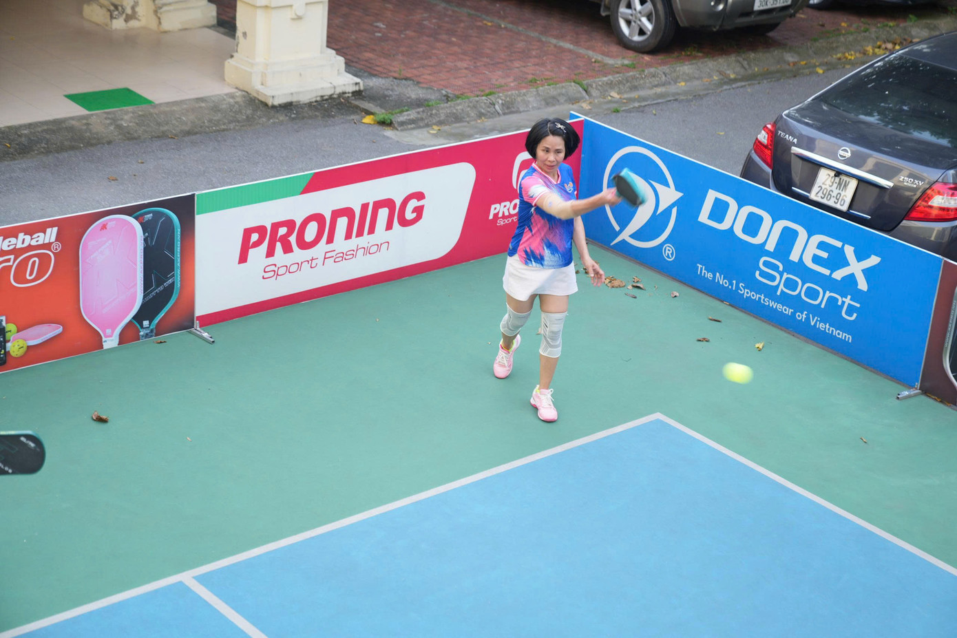 Bà Lê Thị Hoàng Yến – Phó Cục trưởng Cục TDTT Việt Nam trên sân pickleball. (Ảnh: Trọng Quân) Bà Lê Thị Hoàng Yến – Phó Cục trưởng Cục TDTT Việt Nam trên sân pickleball. (Ảnh: Trọng Quân)