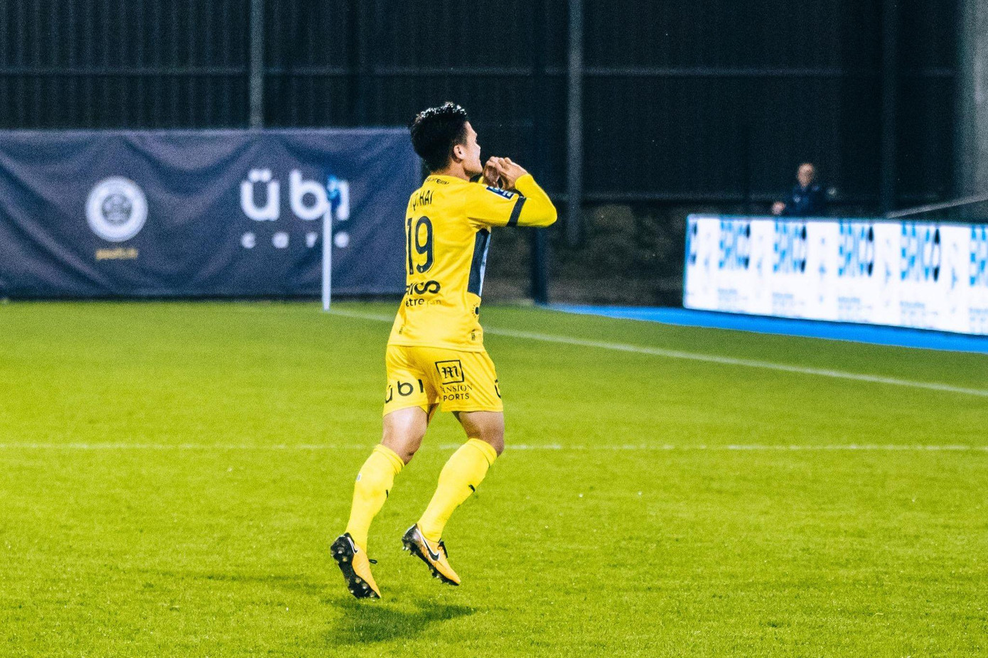 Quang Hải đã có pha kiến tạo đầu tiên trên đất Pháp. (Ảnh: Pau FC)