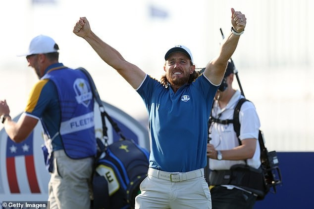 Tommy Fleetwood trở thành người hùng của tuyển châu Âu.