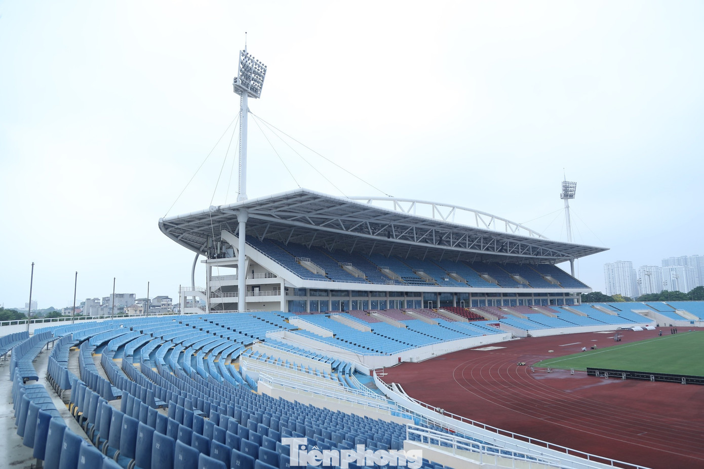 Bên cạnh đó, hệ thống âm thanh, ánh sáng của Mỹ Đình cũng được kiểm tra, lắp đặt, đảm bảo không có bất cứ sai sót nào xảy ra trong quá trình hai đội thi đấu.