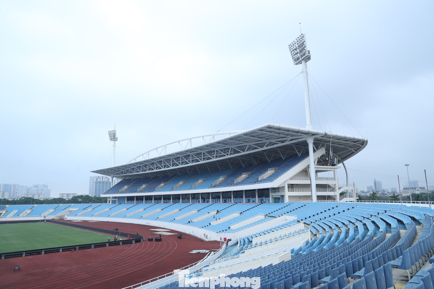 Bên cạnh đó, hệ thống âm thanh, ánh sáng của Mỹ Đình cũng được kiểm tra, lắp đặt, đảm bảo không có bất cứ sai sót nào xảy ra trong quá trình hai đội thi đấu.