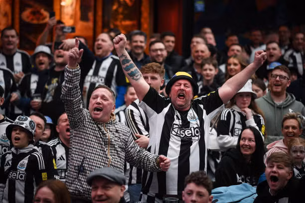 Hạ đẹp Liverpool, Newcastle vô địch League Cup, chấm dứt 70 năm không danh hiệu ảnh 4 Hạ đẹp Liverpool, Newcastle vô địch League Cup, chấm dứt 70 năm không danh hiệu ảnh 4