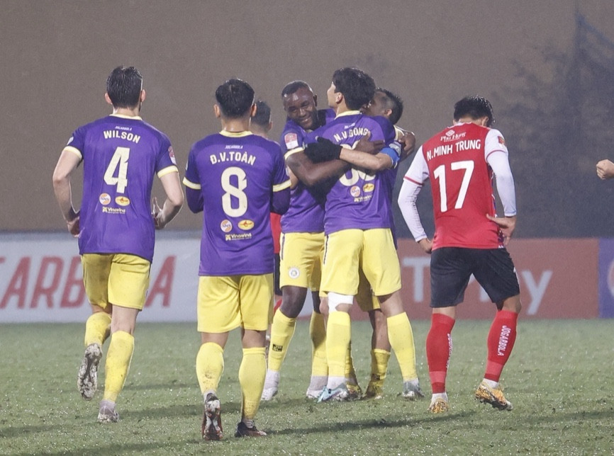 Văn Quyết và đồng đội hưởng niềm vui thắng trận trước CLB TP.HCM sau 3 trận toàn hòa và thua ảnh 57