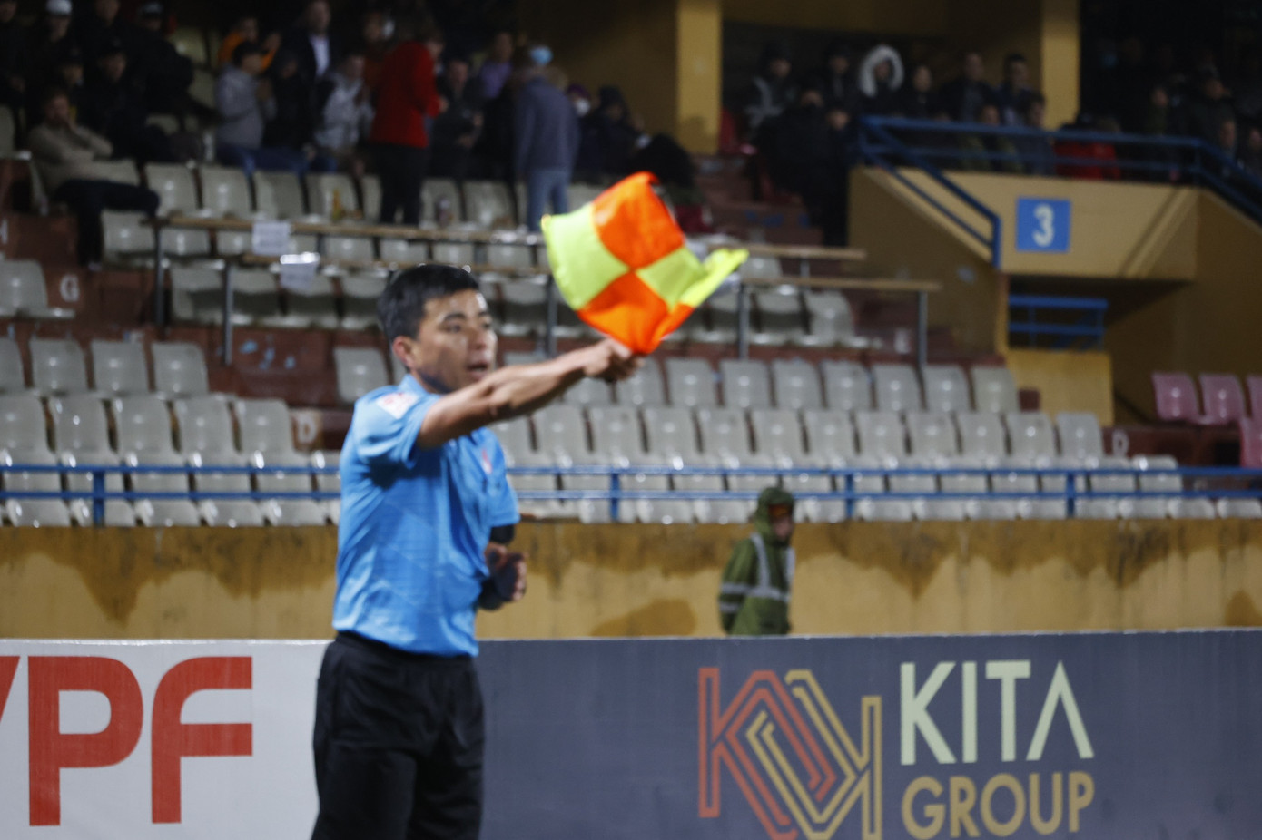 Văn Quyết và đồng đội hưởng niềm vui thắng trận trước CLB TP.HCM sau 3 trận toàn hòa và thua ảnh 24