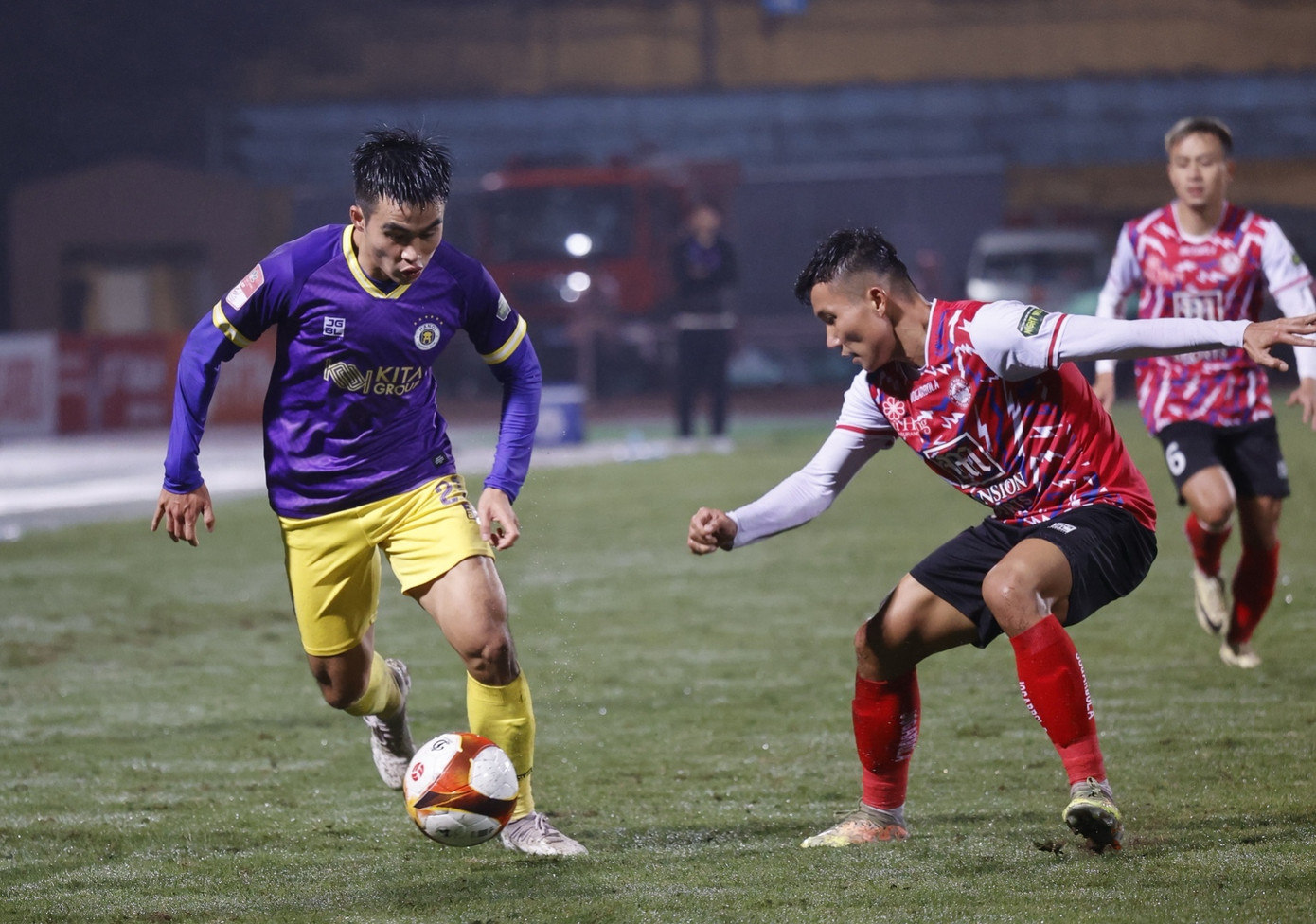 Văn Quyết và đồng đội hưởng niềm vui thắng trận trước CLB TP.HCM sau 3 trận toàn hòa và thua ảnh 29