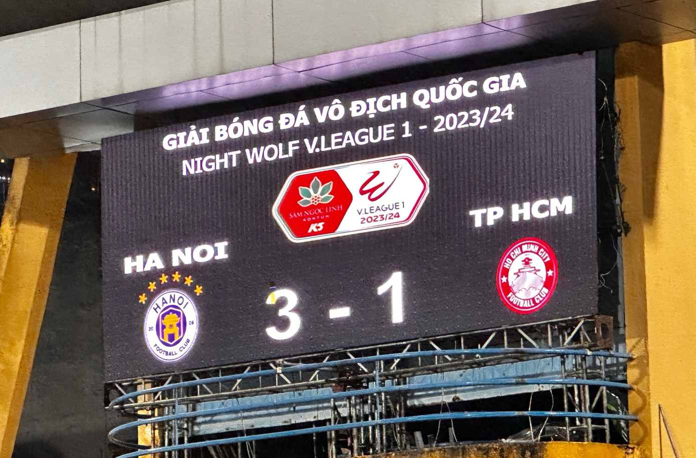 Văn Quyết và đồng đội hưởng niềm vui thắng trận trước CLB TP.HCM sau 3 trận toàn hòa và thua ảnh 55