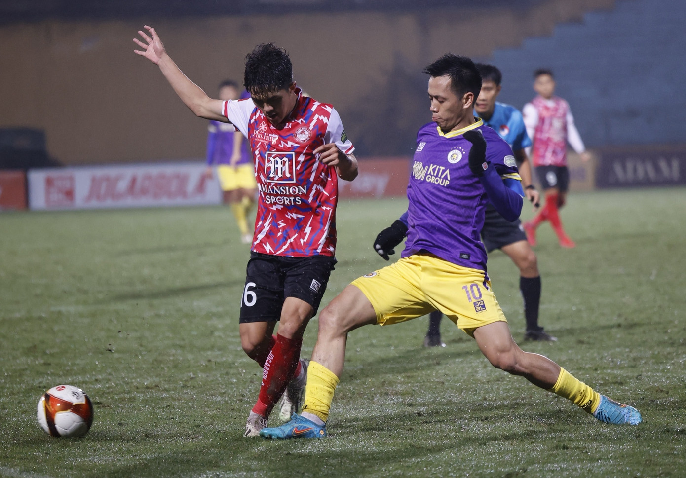 Văn Quyết và đồng đội hưởng niềm vui thắng trận trước CLB TP.HCM sau 3 trận toàn hòa và thua ảnh 32