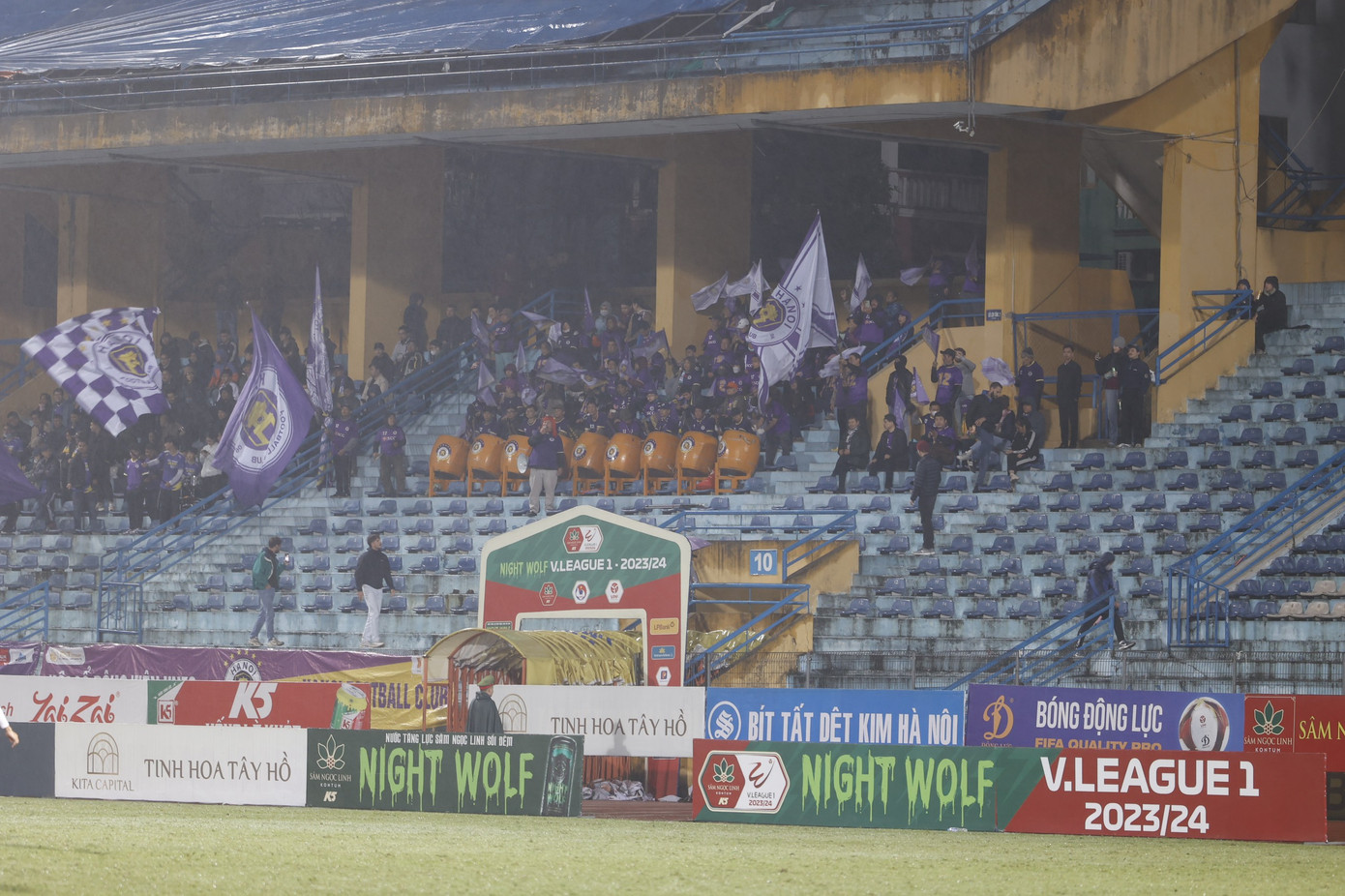 Văn Quyết và đồng đội hưởng niềm vui thắng trận trước CLB TP.HCM sau 3 trận toàn hòa và thua ảnh 4