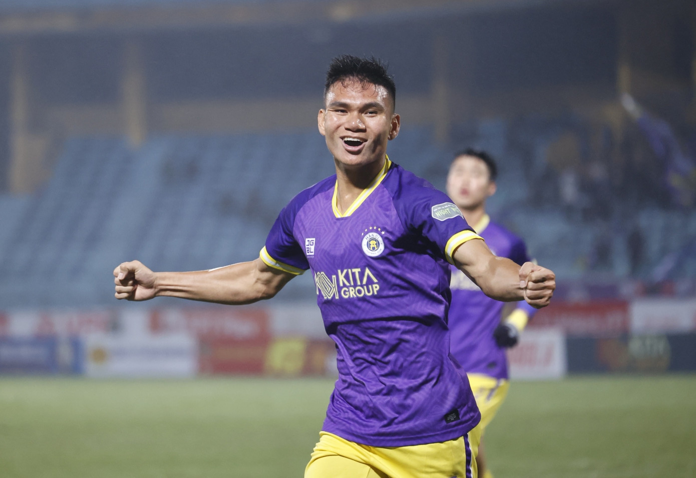 Văn Quyết và đồng đội hưởng niềm vui thắng trận trước CLB TP.HCM sau 3 trận toàn hòa và thua ảnh 23