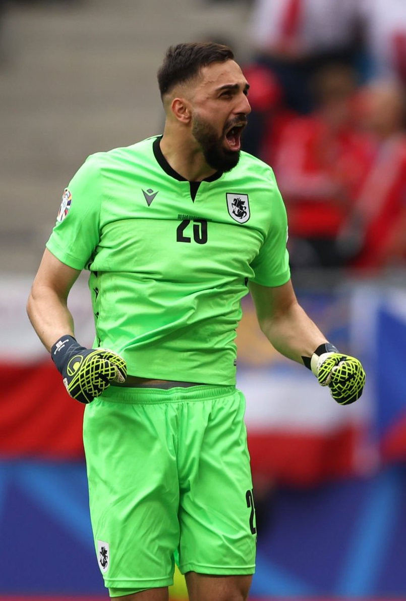 Mamardashvili từng là cậu bé gầy gò và có vấn đề với cột sống. Mamardashvili từng là cậu bé gầy gò và có vấn đề với cột sống.