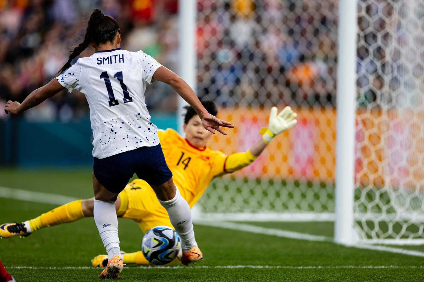 Mừng về nhà, các cô gái kim cương! ảnh 20