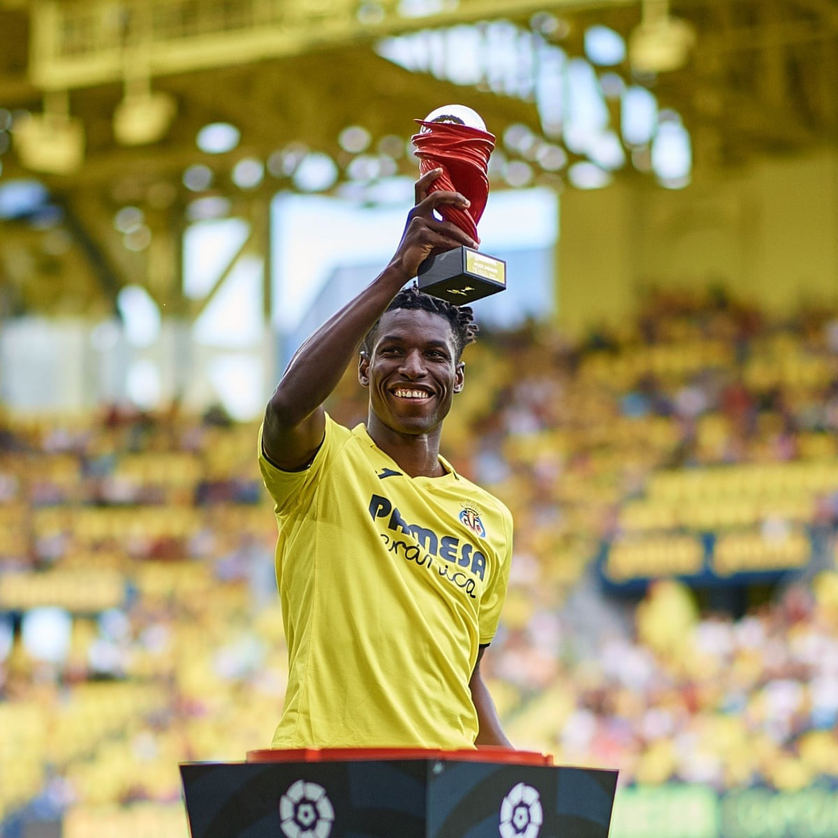 Jackson và danh hiệu Cầu thủ xuất sắc nhất tháng 5 của La Liga 2022/23. Jackson và danh hiệu Cầu thủ xuất sắc nhất tháng 5 của La Liga 2022/23.