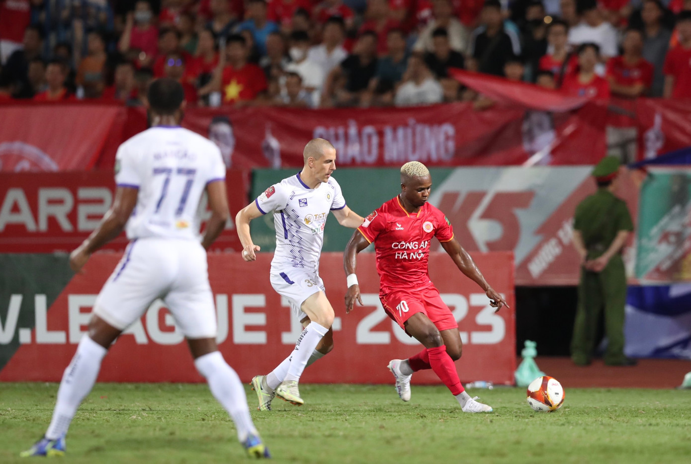 Đánh bại CLB Hà Nội, CAHN chiếm ngôi đầu V-League ảnh 6