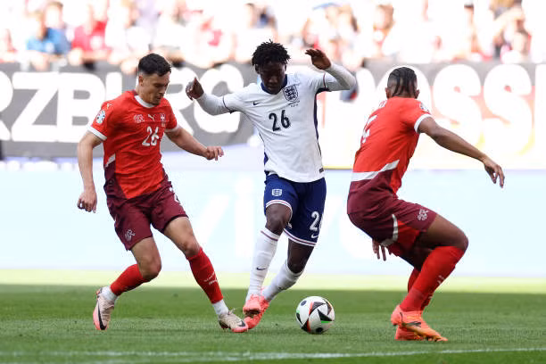 Vượt qua Thụy Sỹ trên chấm 11m, tuyển Anh vất vả ghi tên vào bán kết ảnh 28