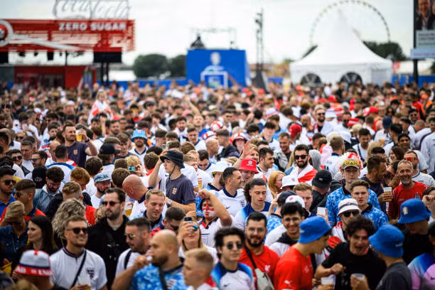 Vượt qua Thụy Sỹ trên chấm 11m, tuyển Anh vất vả ghi tên vào bán kết ảnh 15