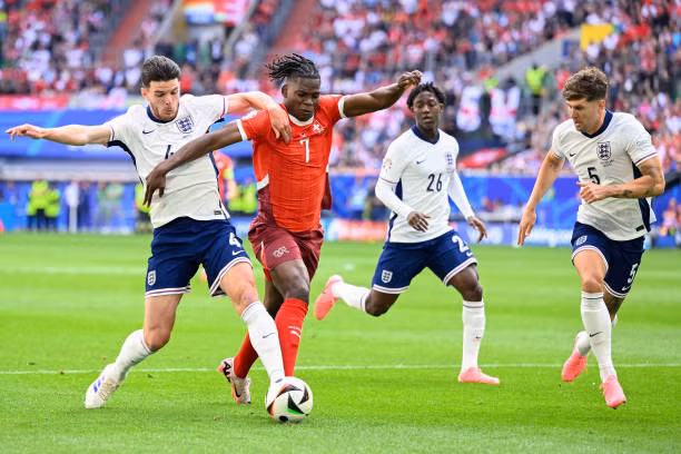 Vượt qua Thụy Sỹ trên chấm 11m, tuyển Anh vất vả ghi tên vào bán kết ảnh 29