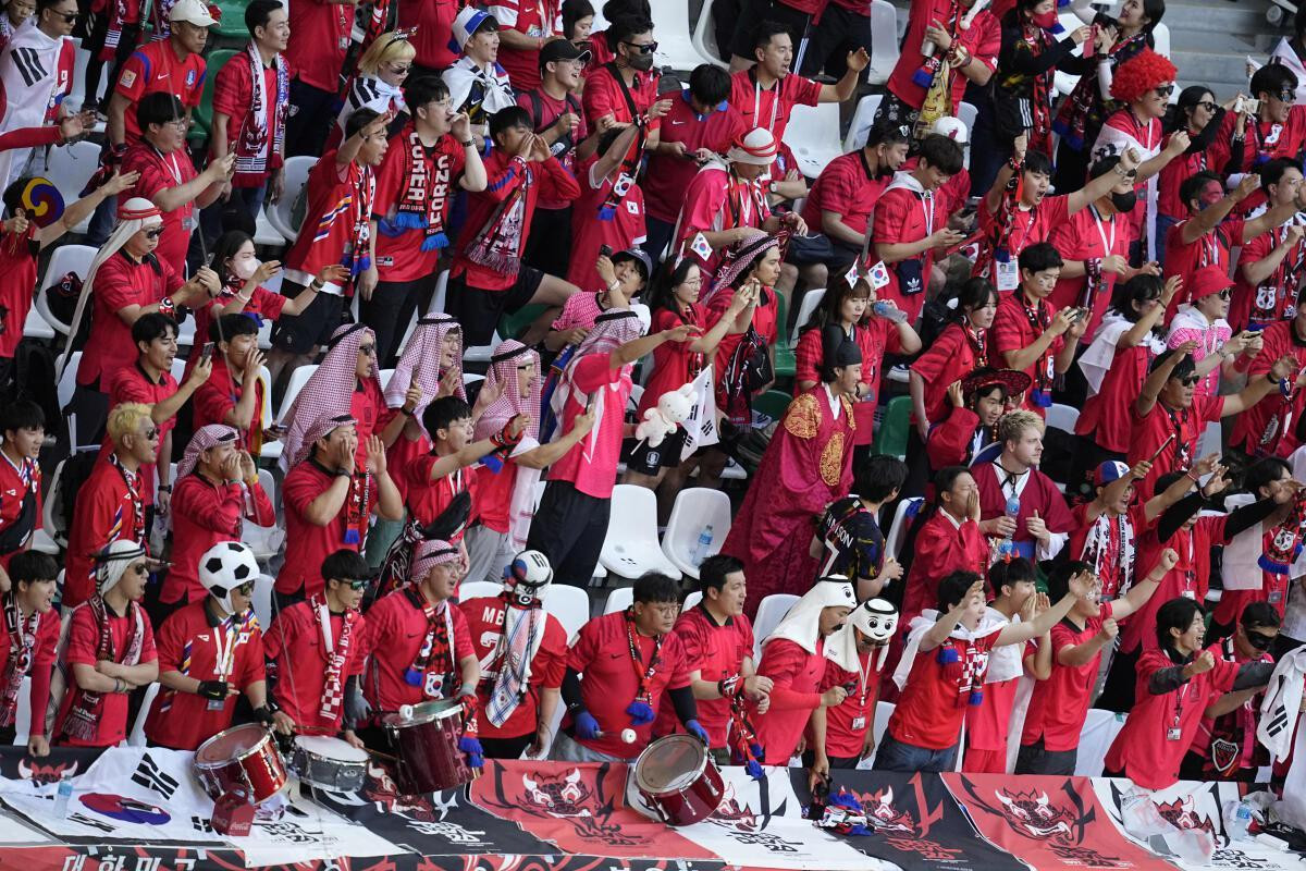 Người hâm mộ Hàn Quốc tại World Cup 2022. (Ảnh: Getty Images)
