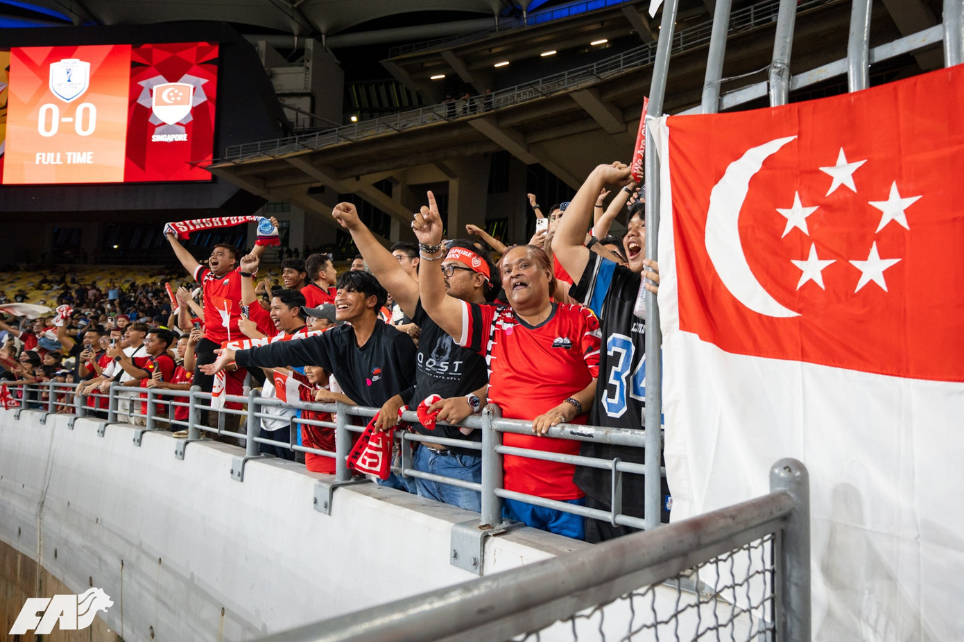 Người hâm mộ Singapore đang sống lại tình yêu với đội tuyển. Người hâm mộ Singapore đang sống lại tình yêu với đội tuyển.