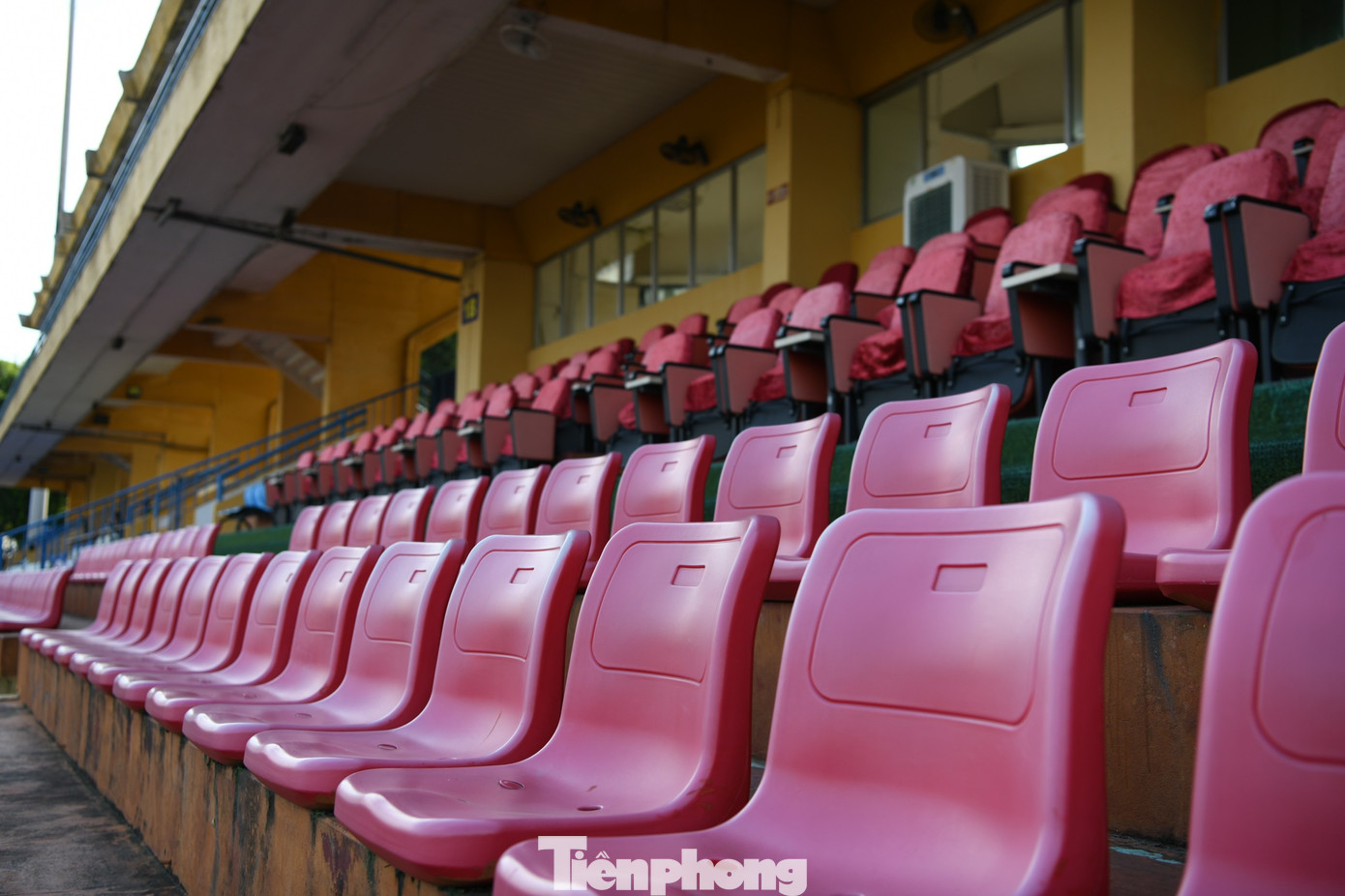 Cũng theo đánh giá của Ban giám sát trận Siêu cúp, tình trạng cơ sở vật chất tại sân vận động Hàng Đẫy rất tốt, cho thấy sự quan tâm sát sao của Ban tổ chức, gồm LĐBĐ Việt Nam, Công ty Cổ phần bóng chuyên nghiệp Việt Nam (VPF) và báo Tiền Phong.