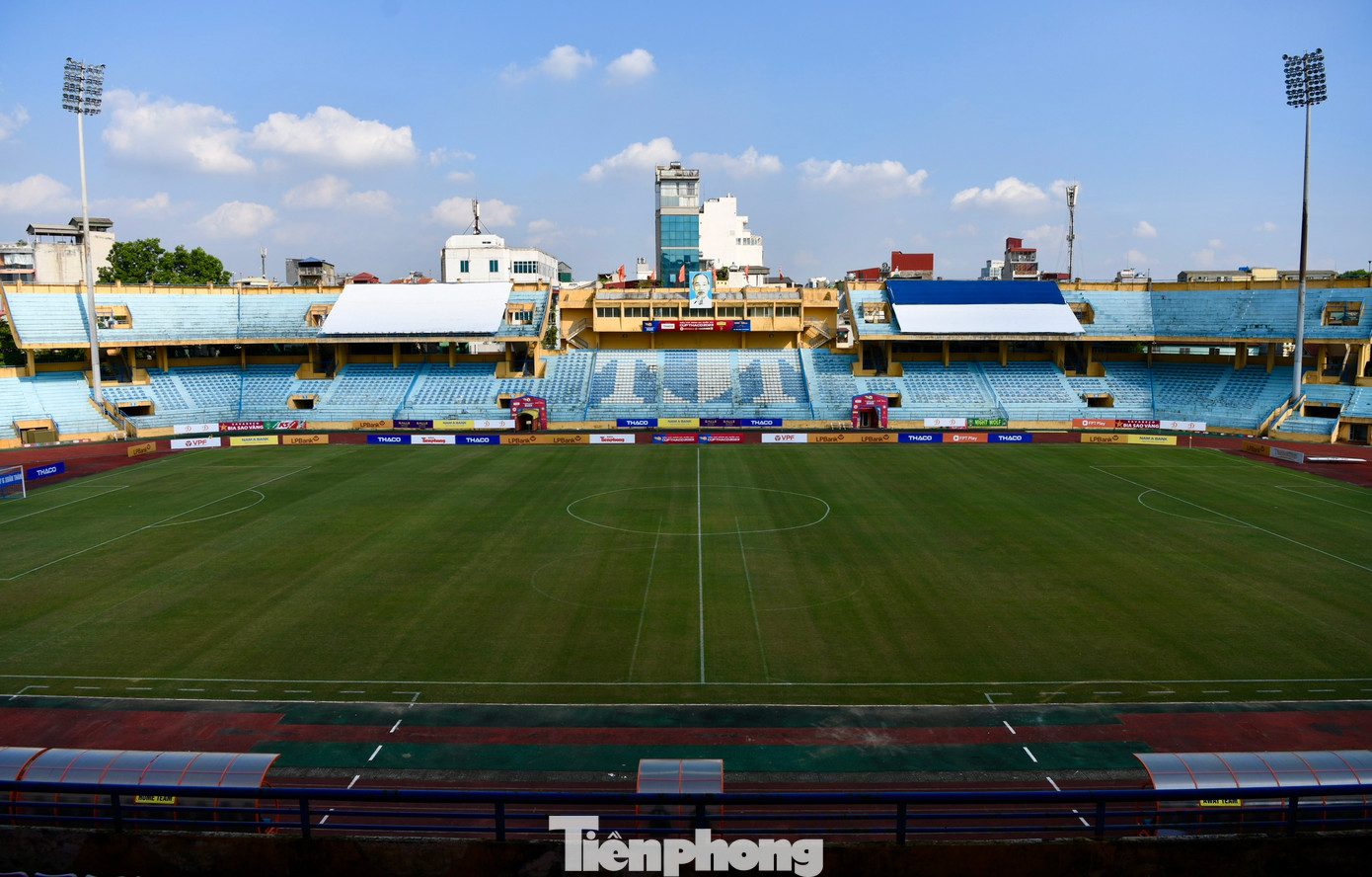 Một ngày trước giờ khai mạc trận Siêu cúp Bóng đá Quốc gia - Cúp THACO năm 2023, công tác chuẩn bị tại sân vận động Hàng Đẫy đã hoàn tất.