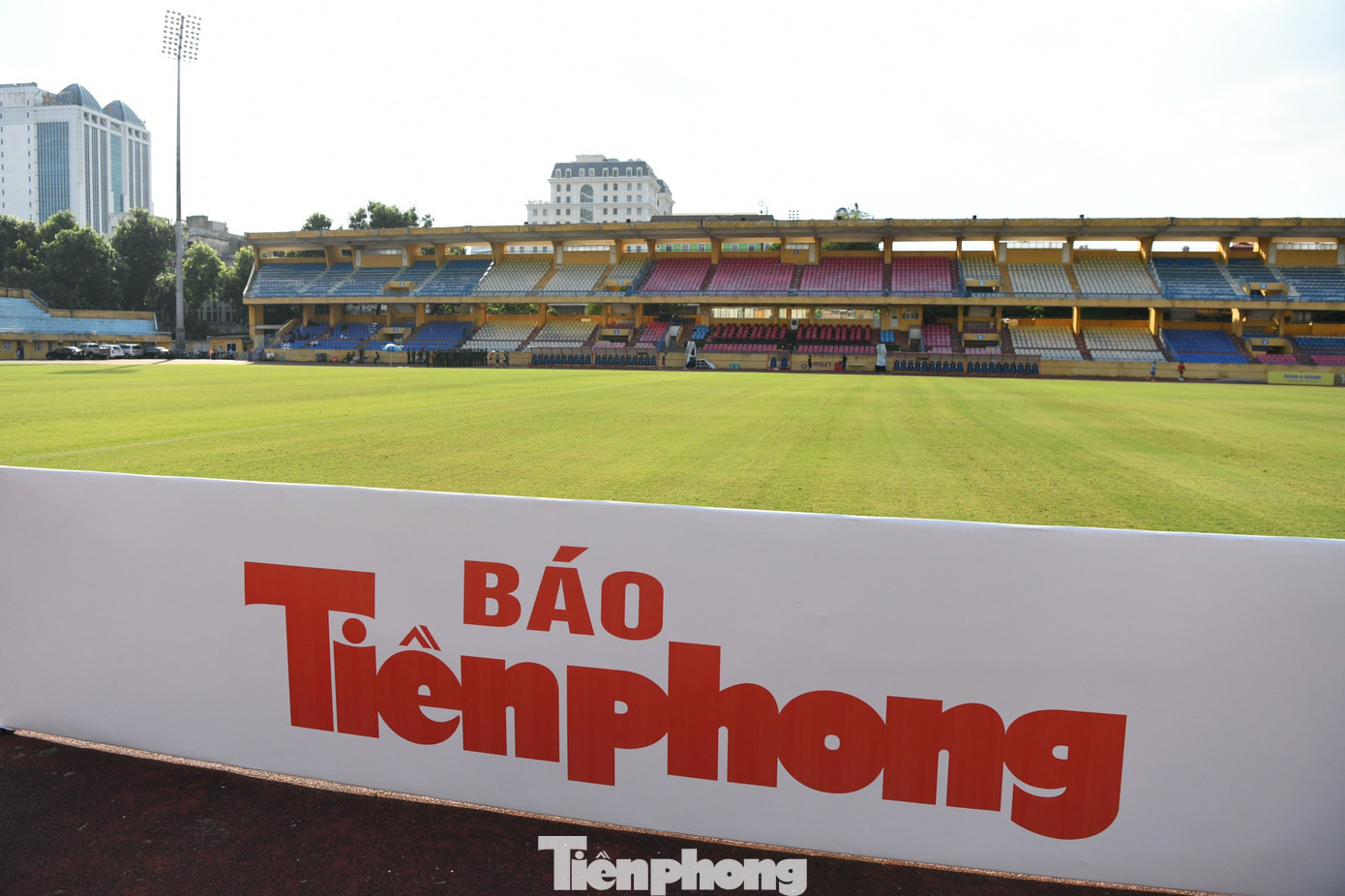 Theo ông Tuấn, mặc dù sân vận động Hàng Đẫy được ba CLB sử dụng trong mùa giải V-League 2023 vừa qua, nhưng nhờ sự chăm sóc thường xuyên của Ban quản lý sân, vẫn đảm bảo về độ phủ cỏ, bề mặt phẳng cũng như tính thẩm mỹ.