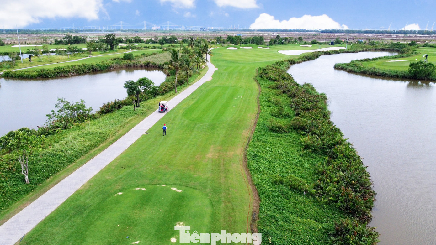 Điều tuyệt vời nhất là tình trạng mặt cỏ tuyệt hảo của Vinpearl Golf Hải Phòng, kết hợp với khung cảnh nên thơ và thời tiết dịu mát.