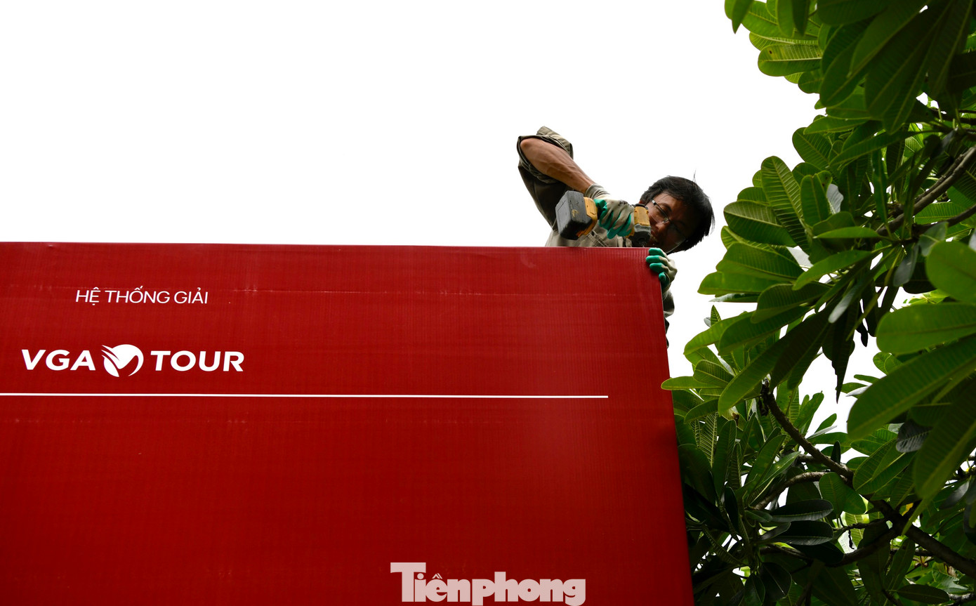 Lực lượng thi công làm việc hết công suất để hoàn thành trong ngày 6/8.