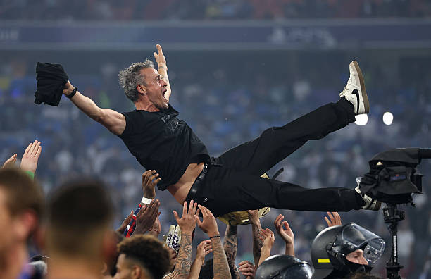 Luis Enrique lần thứ hai vô địch Champions League với tư cách HLV.