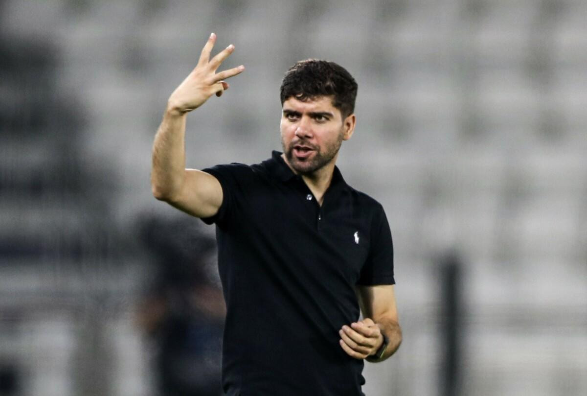 Anoush Dastgir là một trong những HLV trẻ nhất thế giới khi dẫn dắt Afghanistan từ năm 28 tuổi. (Ảnh: AFC)