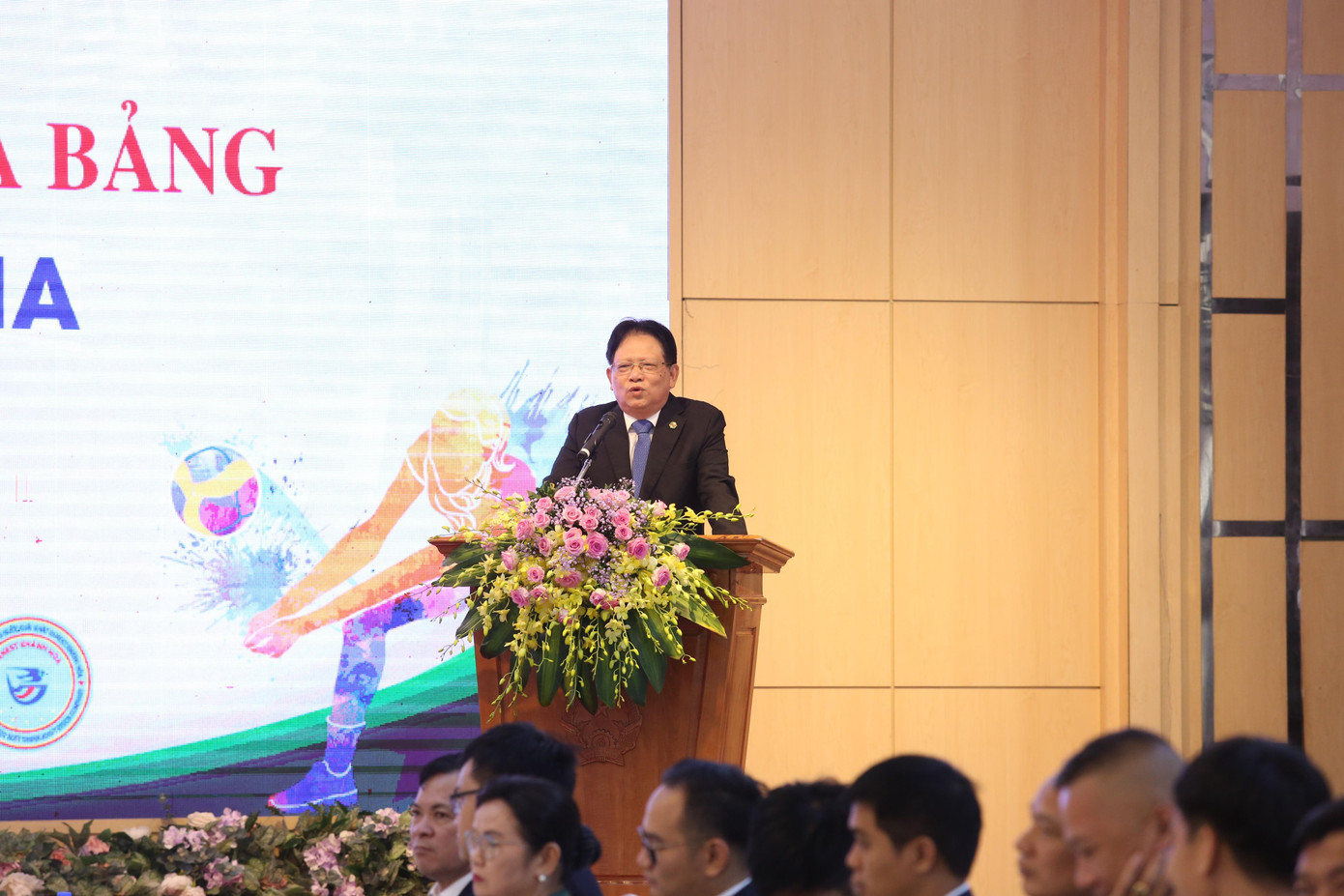 Ông Đào Hữu Huyền, Chủ tịch HĐQT Hóa chất Đức Giang phát biểu trong lễ ký kết tài trợ. (Ảnh: Thu Thảo) Ông Đào Hữu Huyền, Chủ tịch HĐQT Hóa chất Đức Giang phát biểu trong lễ ký kết tài trợ. (Ảnh: Thu Thảo)