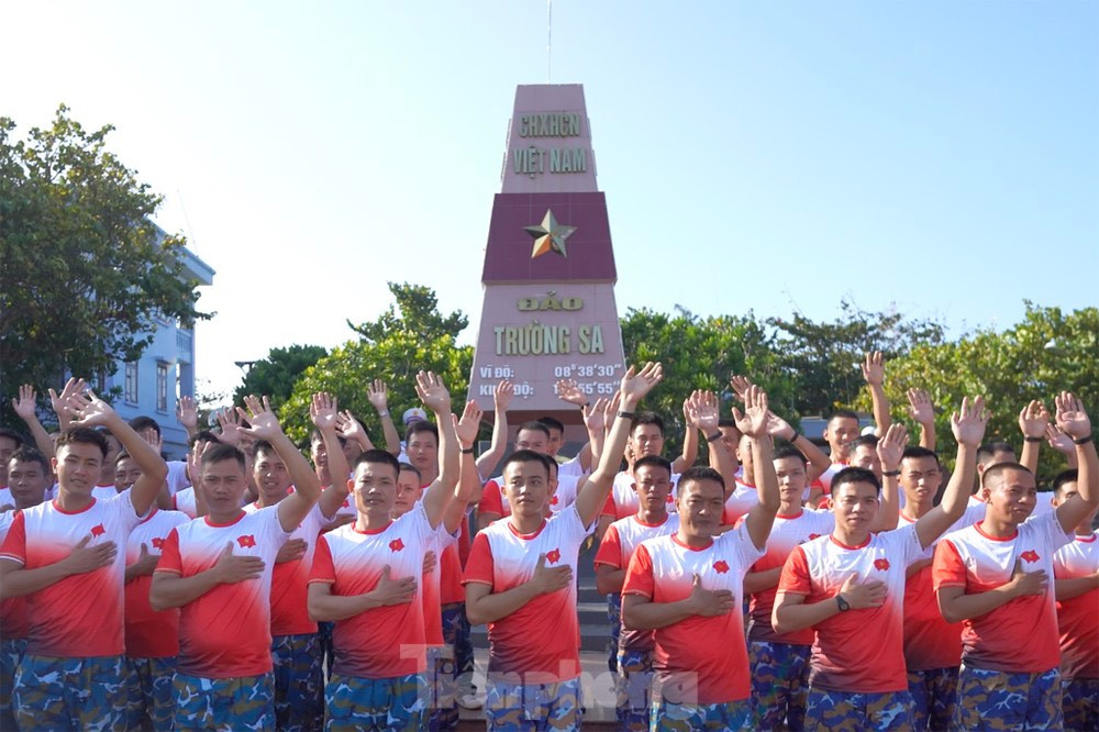 Các chiến sỹ ở đảo Trường Sa lớn làm công tác chuẩn bị để ngày mai (31/3) chạy hưởng ứng Tiền Phong Marathon 2024. Các chiến sỹ ở đảo Trường Sa lớn làm công tác chuẩn bị để ngày mai (31/3) chạy hưởng ứng Tiền Phong Marathon 2024.