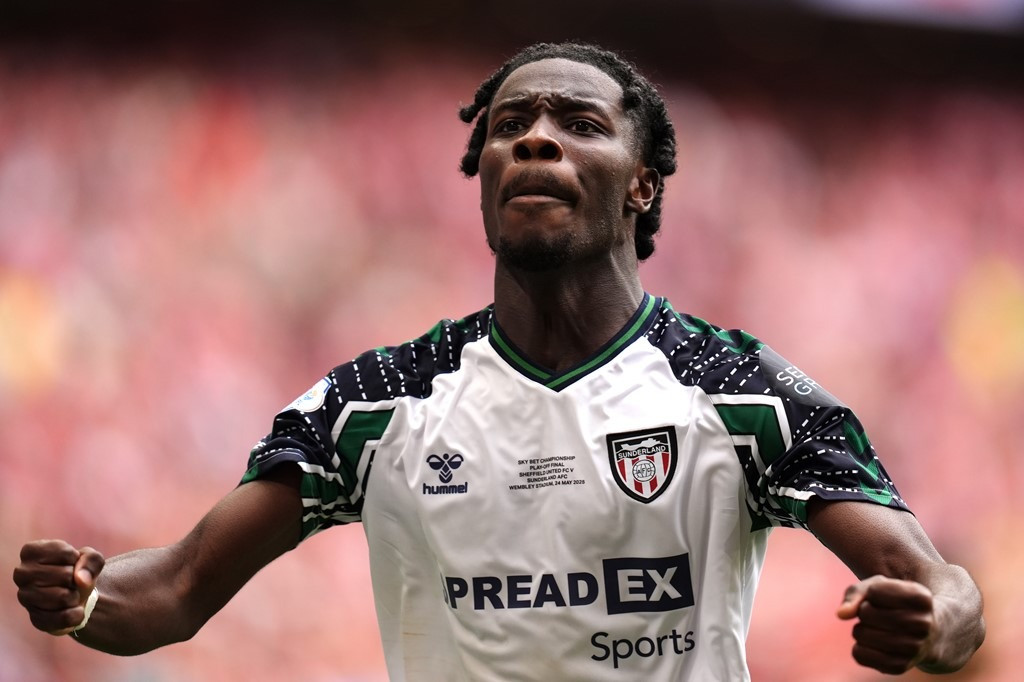 Sunderland trở lại Ngoại hạng Anh nhờ bàn thắng phút bù giờ của cầu thủ 19 tuổi ảnh 32 Sunderland trở lại Ngoại hạng Anh nhờ bàn thắng phút bù giờ của cầu thủ 19 tuổi ảnh 32