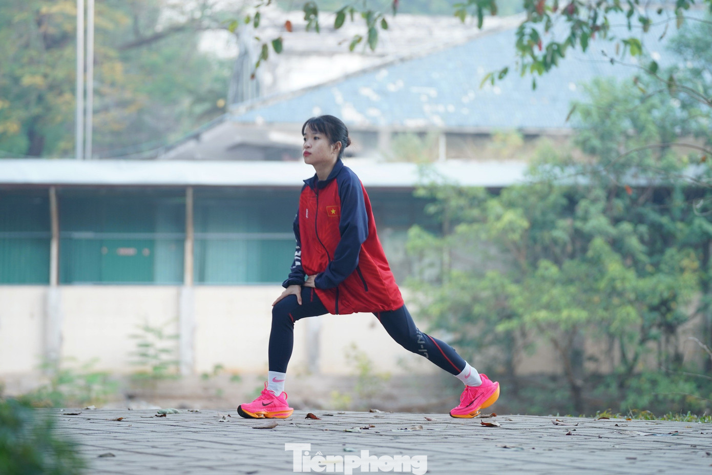 Theo HLV Nguyễn Tuấn Anh, trái ngược với vóc dáng nhỏ bé, cô học trò của ông nổi bật với ý chí mạnh mẽ, khát khao chiến thắng cùng tinh thần không bao giờ bỏ cuộc. Lê Thị Tuyết cũng rất chuyên nghiệp và có tính kỷ luật cao, sẵn sàng làm mọi thứ để tốt hơn mỗi ngày.