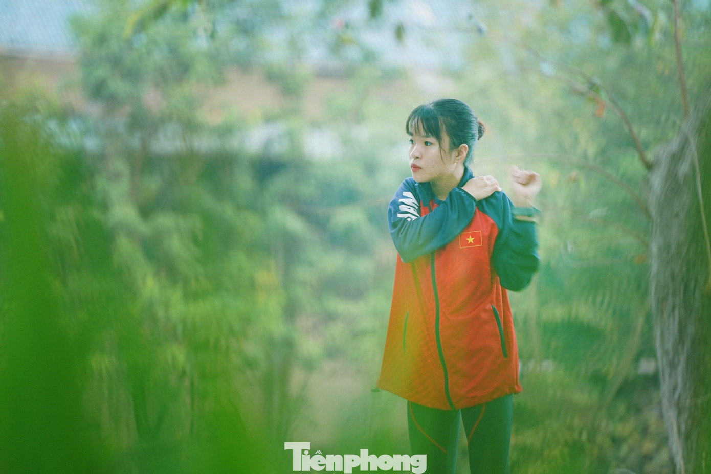 Theo HLV Nguyễn Tuấn Anh, trái ngược với vóc dáng nhỏ bé, cô học trò của ông nổi bật với ý chí mạnh mẽ, khát khao chiến thắng cùng tinh thần không bao giờ bỏ cuộc. Lê Thị Tuyết cũng rất chuyên nghiệp và có tính kỷ luật cao, sẵn sàng làm mọi thứ để tốt hơn mỗi ngày.