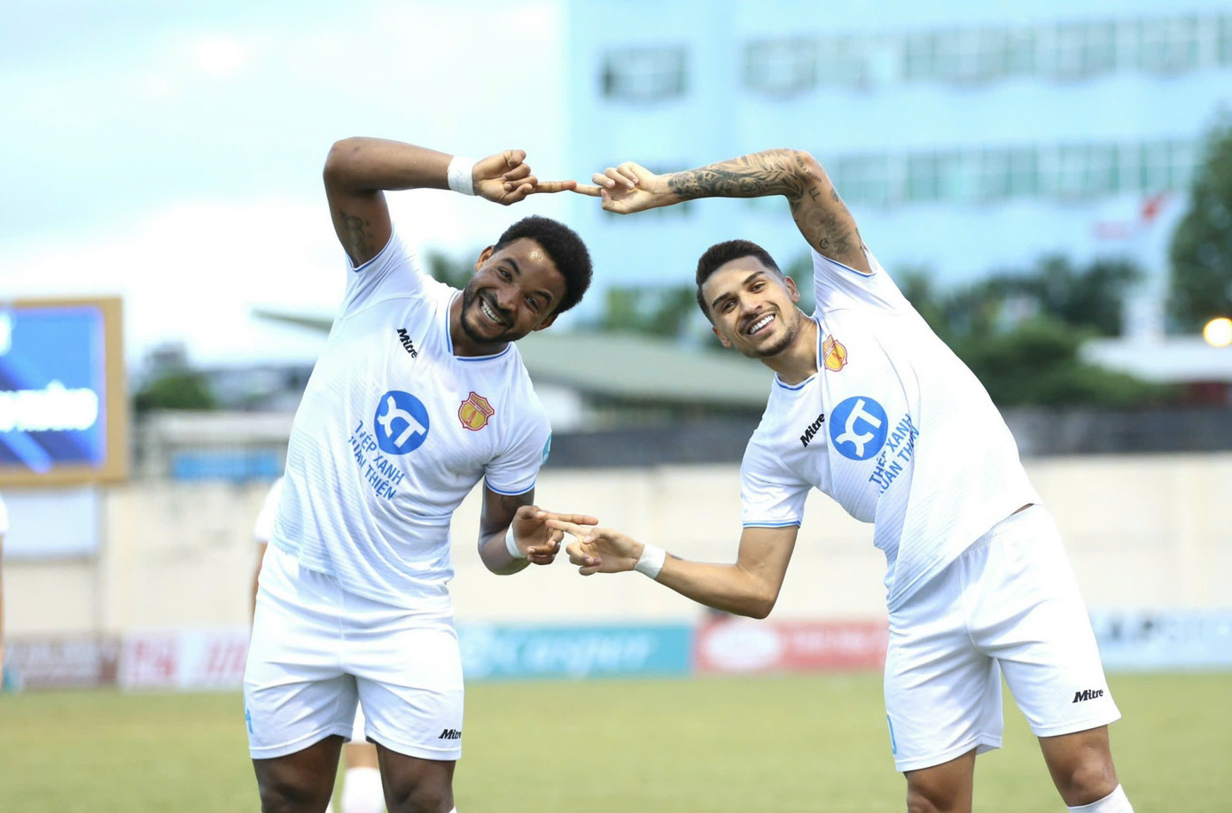 Rafaelson (31 bàn) và Hendrio (10 bàn) đã ghi tổng cộng 41 bàn tại V-League 2023/2024, chiếm 68,3% trong tổng số 60 bàn của Thép Xanh Nam Định.