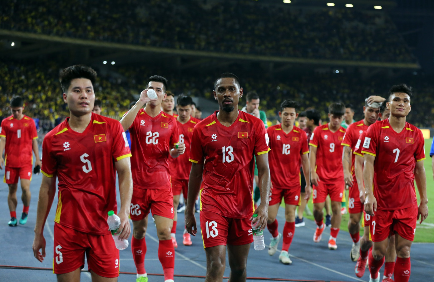 ĐT Việt Nam rời Bukit Jalil với rất nhiều mông lung về con đường phía trước. (Ảnh: Hữu Phạm)