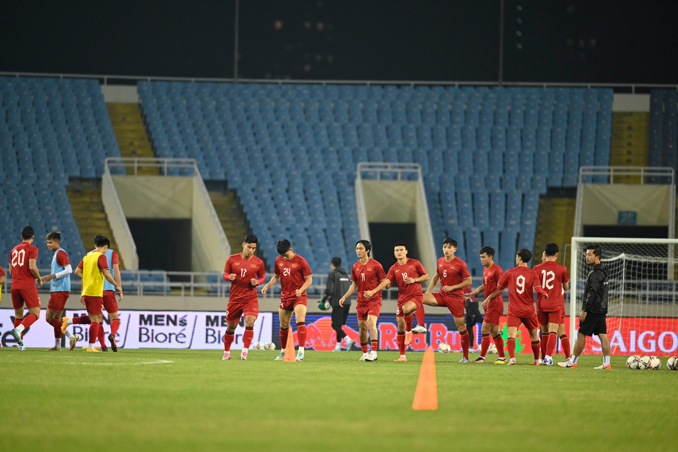 Iraq là đối thủ mạnh nhất bảng F, nhưng có tới hai đội nhất và nhì bảng giành quyền vào vòng loại thứ ba World Cup 2026. Vì vậy, HLV Troussier nói rằng "đây không phải trận chung kết (để phải thắng bằng mọi giá), mà là một phần trong mục tiêu giành vé đi tiếp". Iraq là đối thủ mạnh nhất bảng F, nhưng có tới hai đội nhất và nhì bảng giành quyền vào vòng loại thứ ba World Cup 2026. Vì vậy, HLV Troussier nói rằng "đây không phải trận chung kết (để phải thắng bằng mọi giá), mà là một phần trong mục tiêu giành vé đi tiếp".