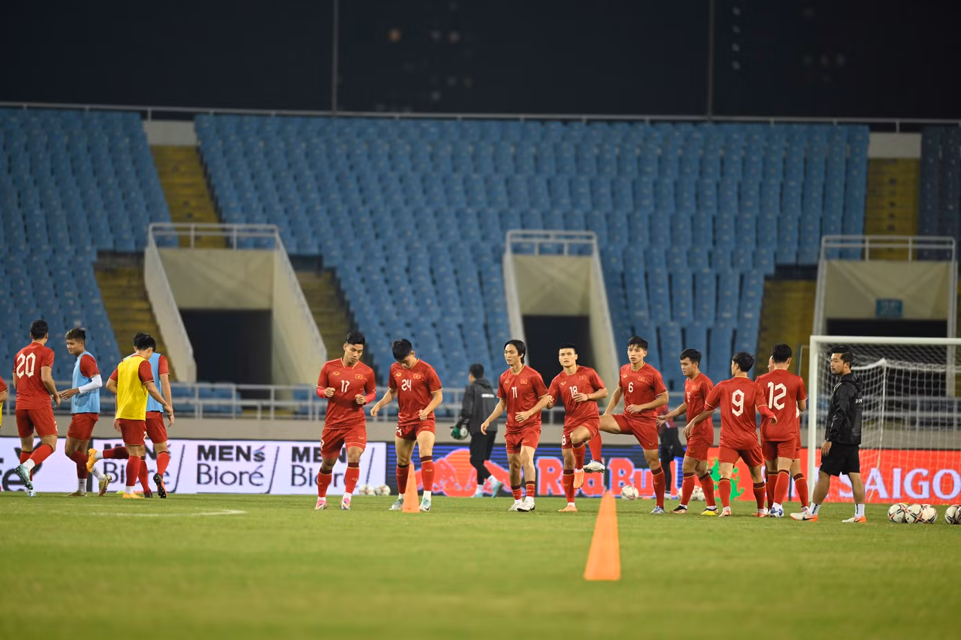 Iraq là đối thủ mạnh nhất bảng F, nhưng có tới hai đội nhất và nhì bảng giành quyền vào vòng loại thứ ba World Cup 2026. Vì vậy, HLV Troussier nói rằng "đây không phải trận chung kết (để phải thắng bằng mọi giá), mà là một phần trong mục tiêu giành vé đi tiếp".