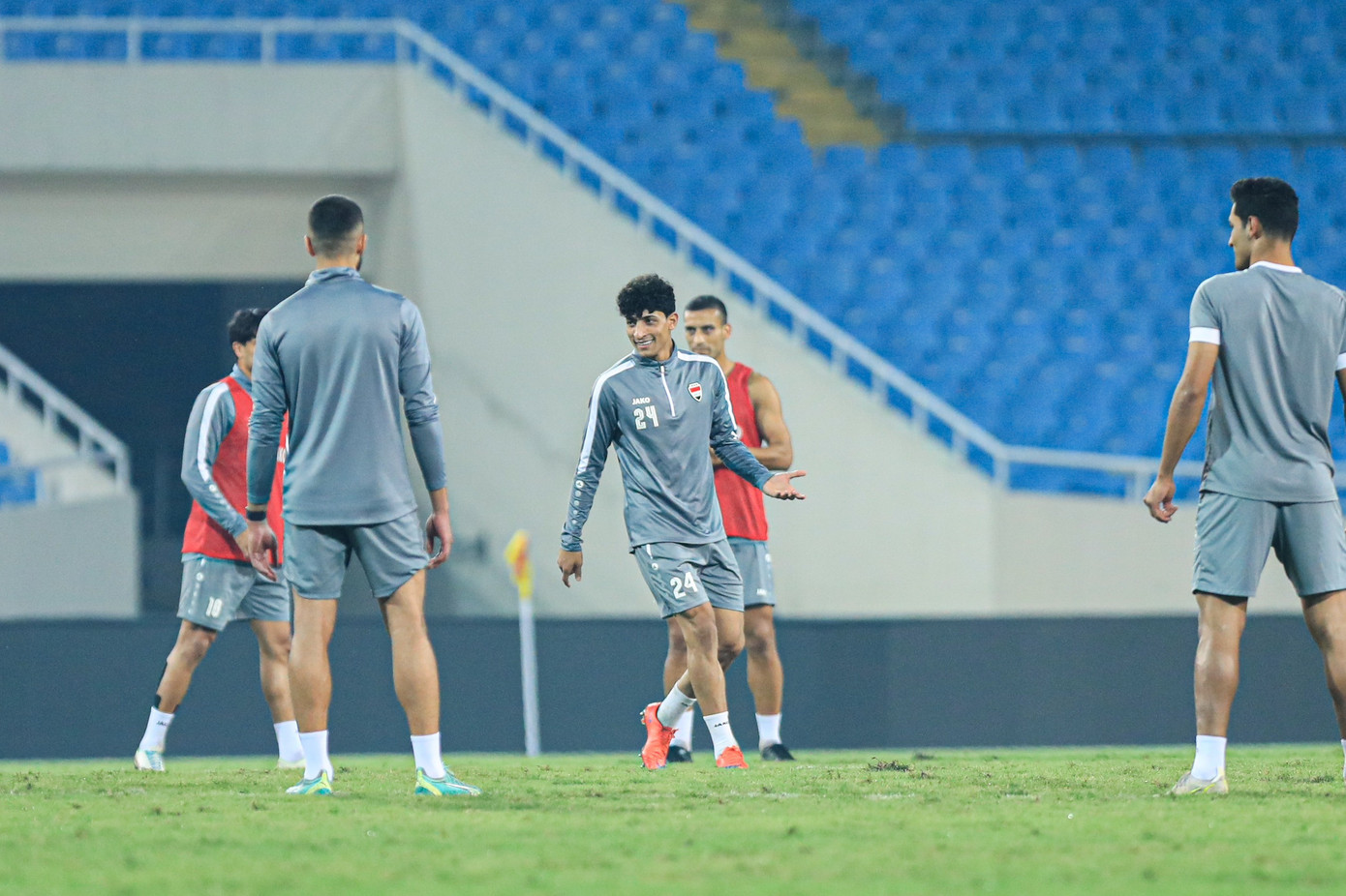 Iraq ghi 11 bàn trong 5 trận đã qua, nhưng họ cũng thủng lưới khá nhiều, tới 12 bàn trong 7 trận gần nhất. Trong buổi họp báo trước trận, phóng viên Iraq cũng chất vấn hậu vệ Merchas Doski về các sai lầm mới đây.