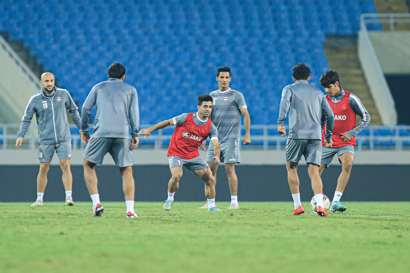 Ngoài ra còn có 13 cầu thủ đang chơi bóng tại nước ngoài, bao gồm 9 khoác áo các CLB châu Âu. Tuy nhiên không ai chơi ở 5 giải hàng đầu Lục địa già. Thay vào đó là League Two (hạng 4 Anh), Bundesliga 2 (hạng 2 Đức), Championnat National 2 (hạng 4 Pháp).