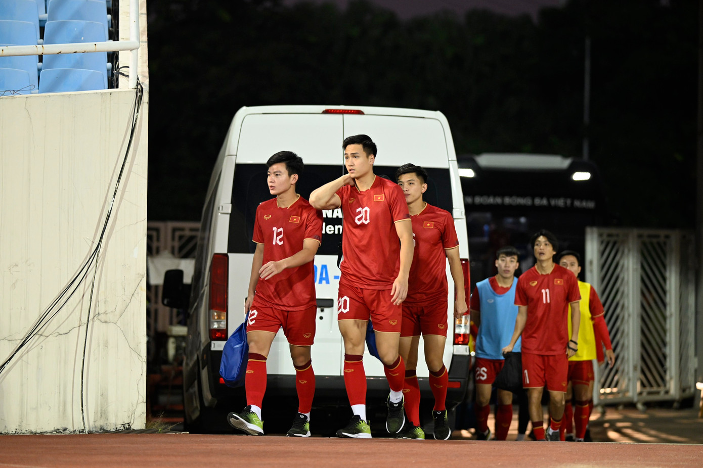 Chiều tối ngày 20/11, đội tuyển Việt Nam đã di chuyển tới sân Mỹ Đình và có buổi tập cuối trước khi đối đầu Iraq. Chiều tối ngày 20/11, đội tuyển Việt Nam đã di chuyển tới sân Mỹ Đình và có buổi tập cuối trước khi đối đầu Iraq.