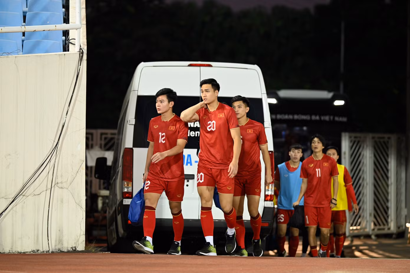 Chiều tối ngày 20/11, đội tuyển Việt Nam đã di chuyển tới sân Mỹ Đình và có buổi tập cuối trước khi đối đầu Iraq.