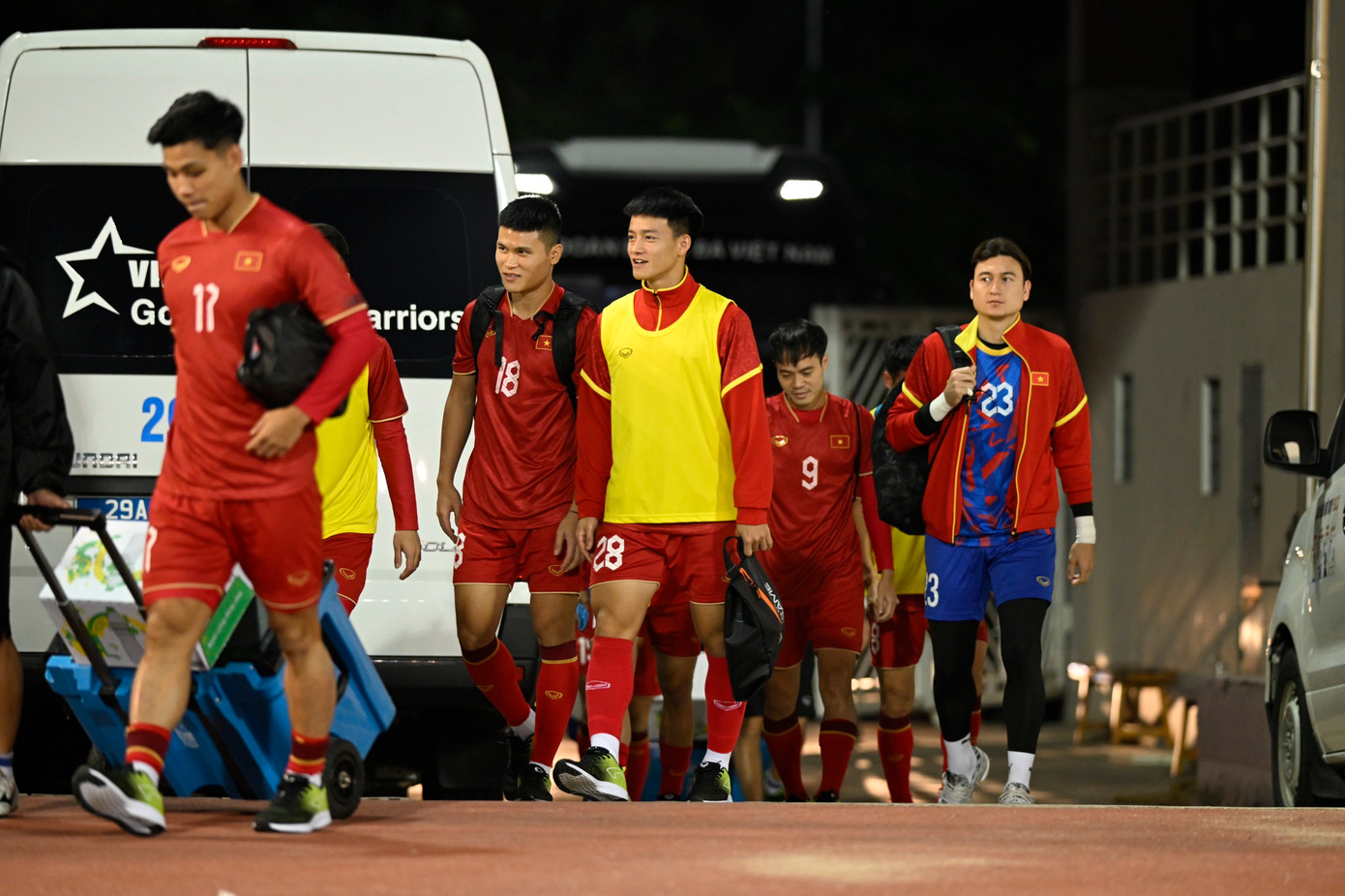 Với ĐT Việt Nam, họ cũng đã sẵn sàng. Theo HLV Philippe Troussier, toàn đội đều nêu cao quyết tâm chơi với hơn 100% khả năng để gây bất ngờ trước đội bóng đang xếp trên Việt Nam 26 bậc (68 thế giới). Với ĐT Việt Nam, họ cũng đã sẵn sàng. Theo HLV Philippe Troussier, toàn đội đều nêu cao quyết tâm chơi với hơn 100% khả năng để gây bất ngờ trước đội bóng đang xếp trên Việt Nam 26 bậc (68 thế giới).