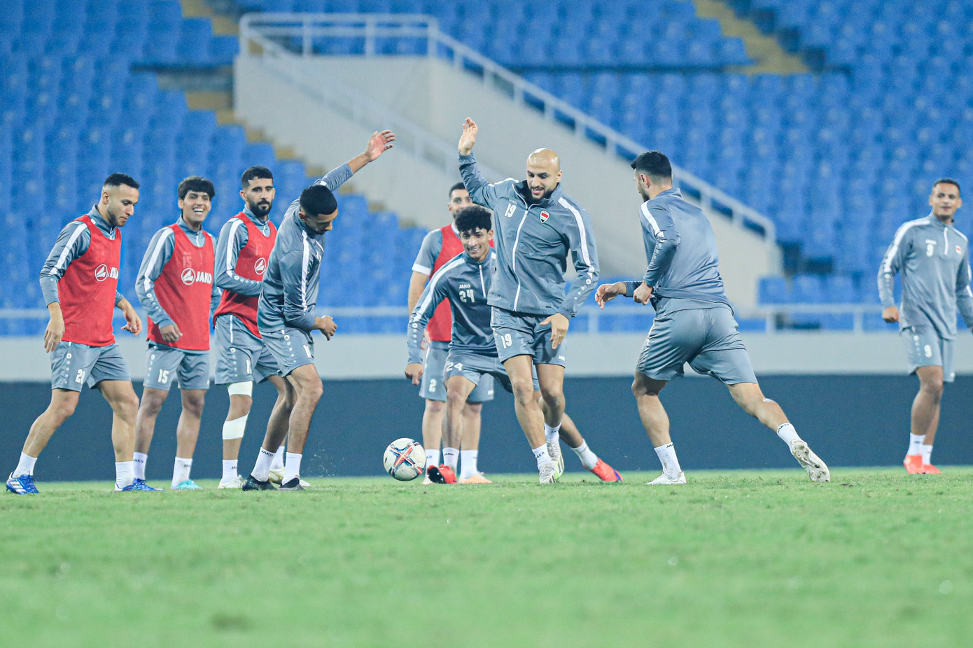 Iraq cũng thắng Việt Nam hai trận khác, vào các năm 2007 và 2016. Chúng ta kiếm được 1 trận hòa 1-1 khi gặp Iraq cũng tại Mỹ Đình vào năm 2015 ở Vòng loại World Cup 2018. Lê Công Vinh là người ghi bàn cho ĐT Việt Nam.